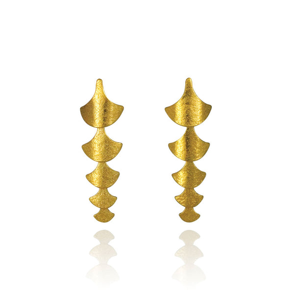 Gold shorter dangly earrings in teardrop shapes